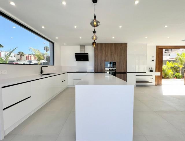 6 bedroom Villa in Callao Salvaje