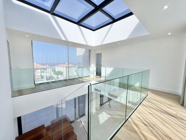 6 bedroom Villa in Callao Salvaje
