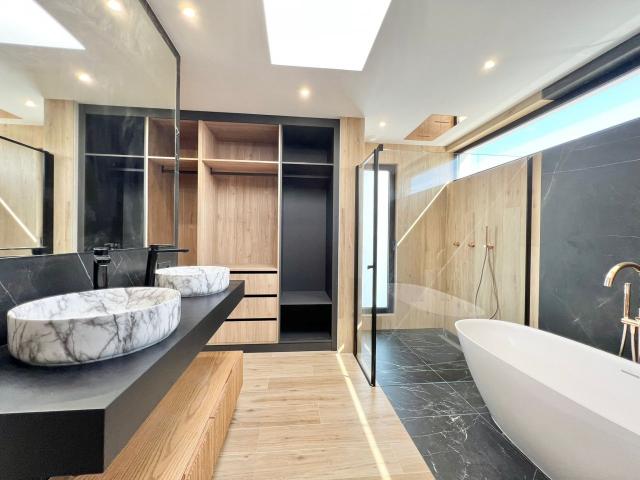 6 bedroom Villa in Callao Salvaje