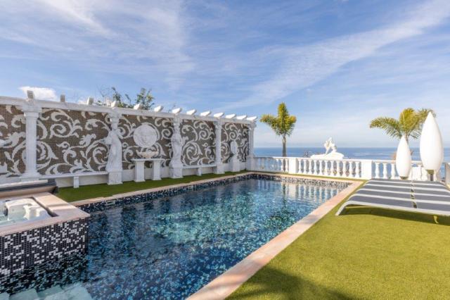 5 bedroom Villa in San Eugenio Alto