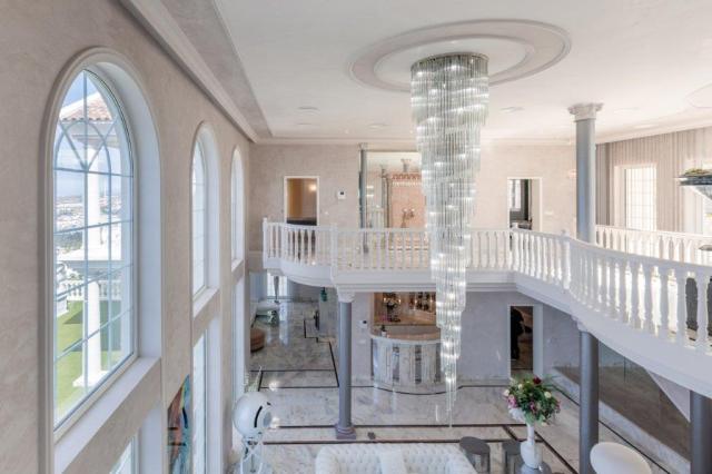5 bedroom Villa in San Eugenio Alto