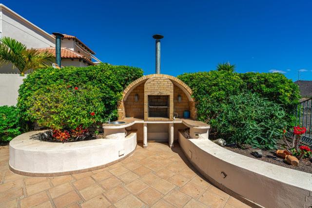 5 bedroom Villa in Chayofa
