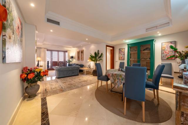 3 bedroom Apartment - Ground Floor Apartment in New Golden Mile