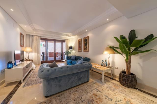 3 bedroom Apartment - Ground Floor Apartment in New Golden Mile