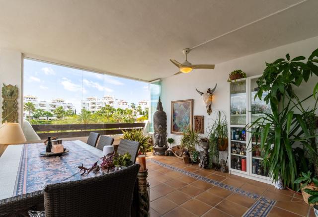 3 bedroom Apartment - Middle Floor Apartment in Estepona