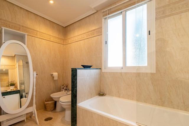 3 bedroom Apartment - Middle Floor Apartment in Estepona