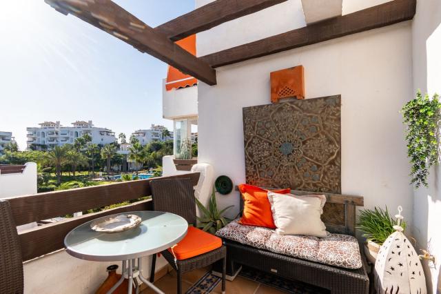 3 bedroom Apartment - Middle Floor Apartment in Estepona