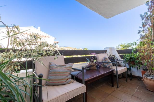 3 bedroom Apartment - Middle Floor Apartment in Estepona
