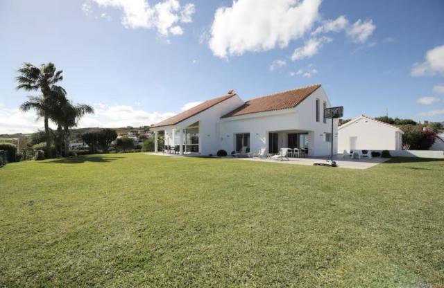 6 bedroom House - Detached Villa in Manilva