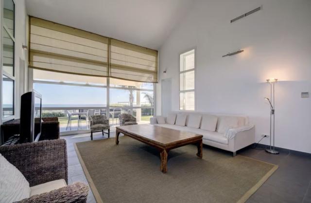 6 bedroom House - Detached Villa in Manilva