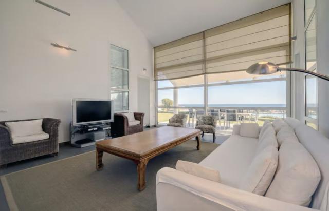 6 bedroom House - Detached Villa in Manilva