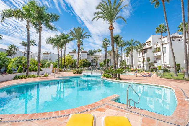 3 bedroom Apartment - Ground Floor Apartment in New Golden Mile
