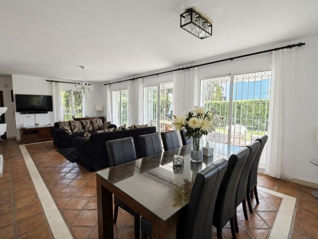 4 bedroom House - Detached Villa in La Duquesa