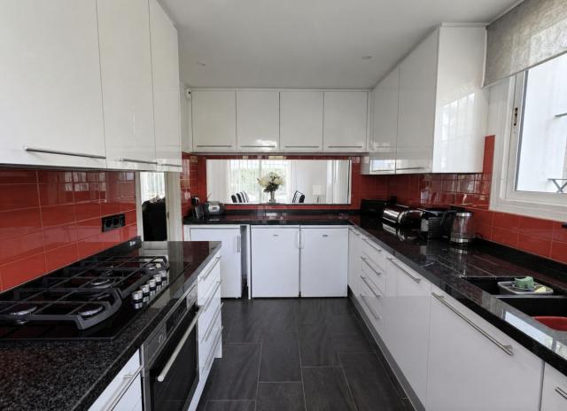4 bedroom House - Detached Villa in La Duquesa
