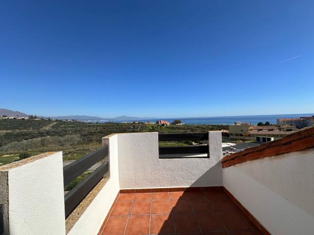 2 bedroom Apartment - Middle Floor Apartment in La Duquesa