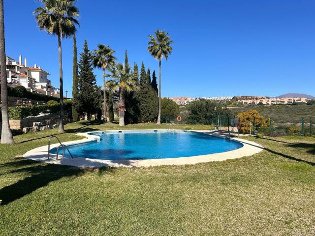 2 bedroom Apartment - Middle Floor Apartment in La Duquesa