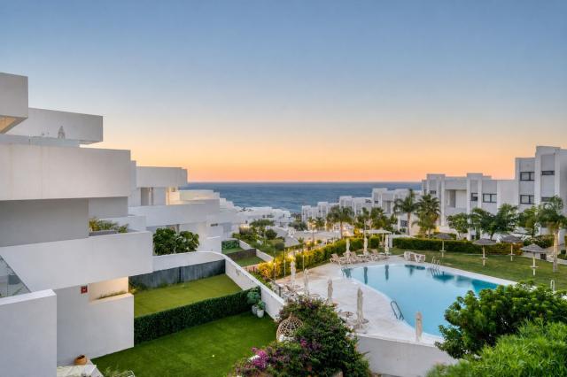 3 bedroom Apartment - Middle Floor Apartment in La Duquesa