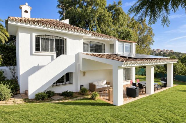 6 bedroom House - Detached Villa in Elviria