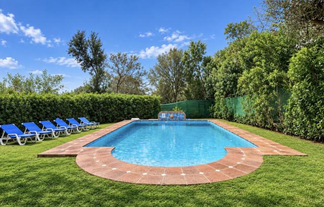6 bedroom House - Detached Villa in Elviria