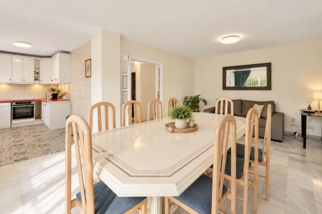 6 bedroom House - Detached Villa in Elviria