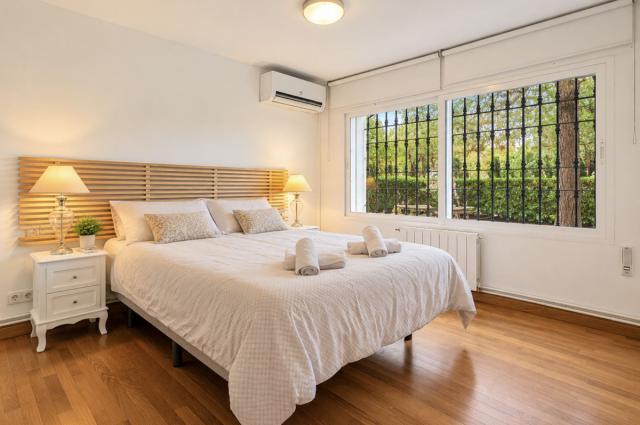 6 bedroom House - Detached Villa in Elviria