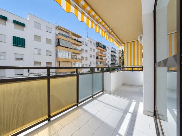 3 bedroom Apartment - Middle Floor Apartment in Estepona