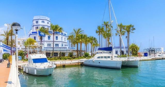3 bedroom Apartment - Middle Floor Apartment in Estepona