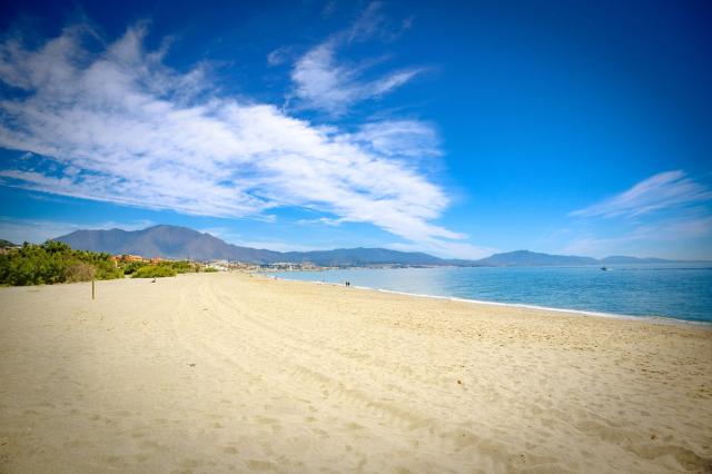 3 bedroom Apartment - Middle Floor Apartment in Estepona