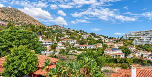 2 bedroom Apartment - Middle Floor Apartment in Fuengirola