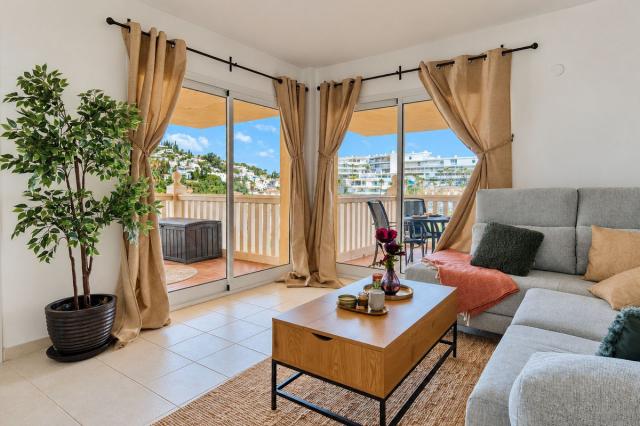 2 bedroom Apartment - Middle Floor Apartment in Fuengirola