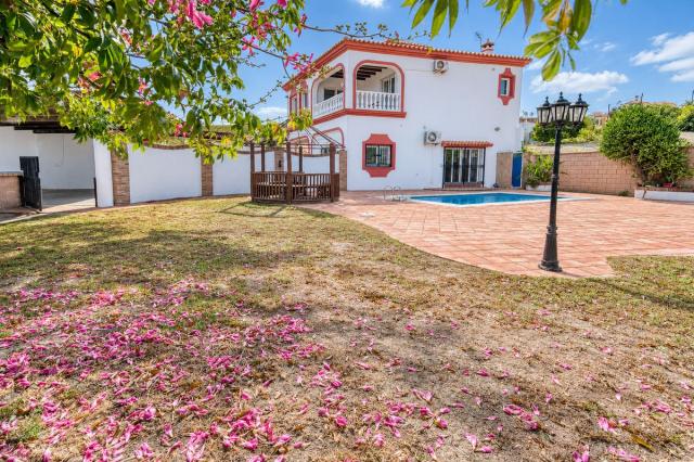 4 bedroom House - Detached Villa in Manilva