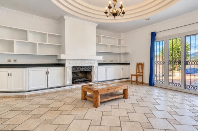 4 bedroom House - Detached Villa in Manilva