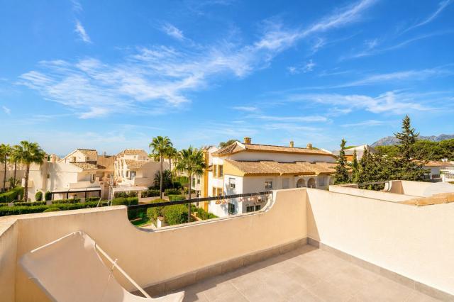 4 bedroom House - Townhouse in Costabella