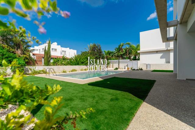 Stunning 3 bedroom, 2 bathroom NEW BUILD detached villa on 321m2 plot, just 650m to the beach in fabulous location of Ayia Triada - HES107