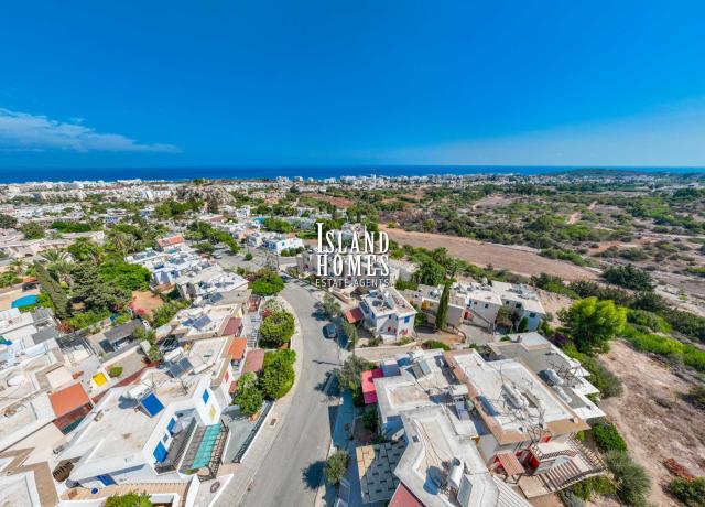2 bedroom maisonette with SEA VIEW and TITLE DEEDS, just 1km walk to the lively Protaras high street yet tucked away in the enviable location of Ayios