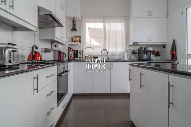 3 bedroom, 2 bathroom, 1 WC detached villa with ground floor office and waiting room, private swimming pool and TITLE DEEDS ready to transfer in Liope