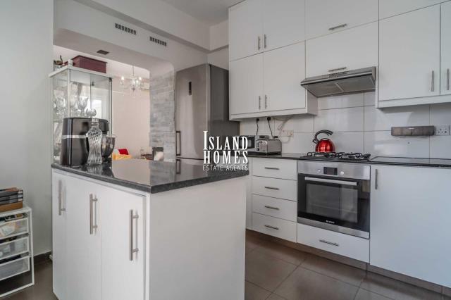 3 bedroom, 2 bathroom, 1 WC detached villa with ground floor office and waiting room, private swimming pool and TITLE DEEDS ready to transfer in Liope