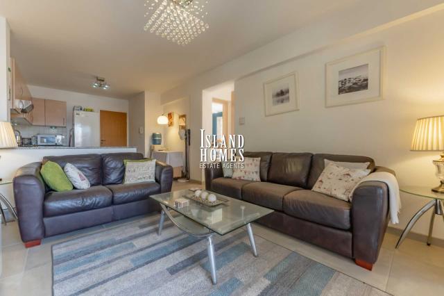 3 bedroom, second floor apartment with TITLE DEEDS on popular complex with two communal swimming pools in great location of Kapparis - THE133