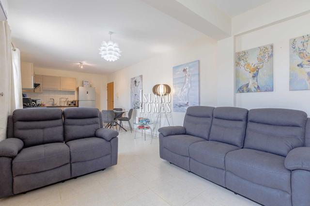 2 bedroom, penthouse apartment with TITLE DEEDS and 56m2 uncovered veranda with SEA VIEW as well as an additional 16m2 covered veranda and two communa